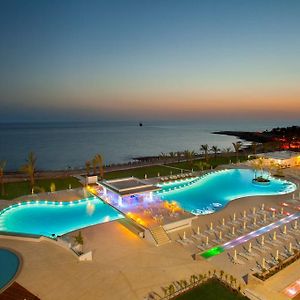 King Evelthon Beach Hotel & Resort